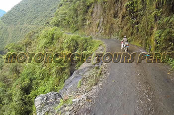 Dirt road to San Pedro, Motorcycle tour to Manu Cloud Forest